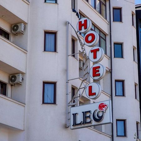 Hotel Leo Peje Buitenkant foto