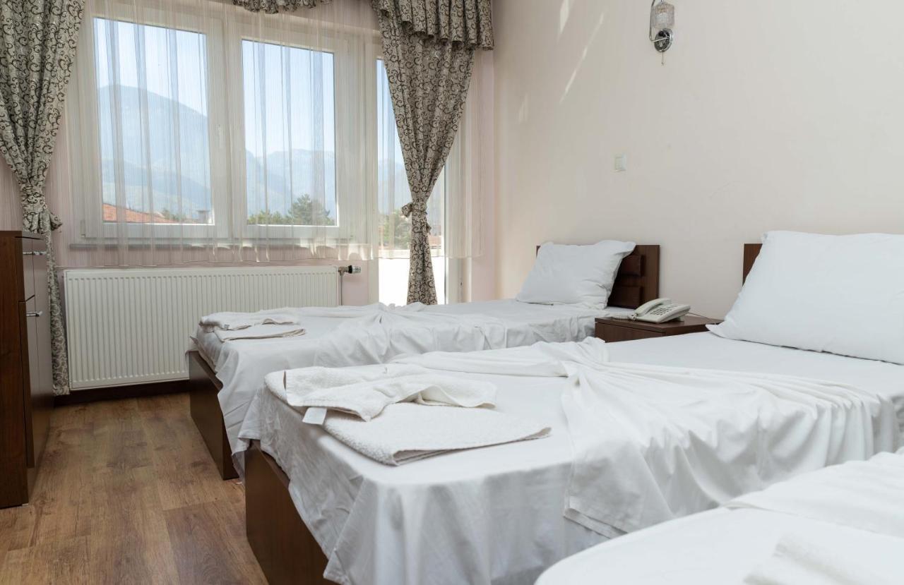 Hotel Leo Peje Buitenkant foto