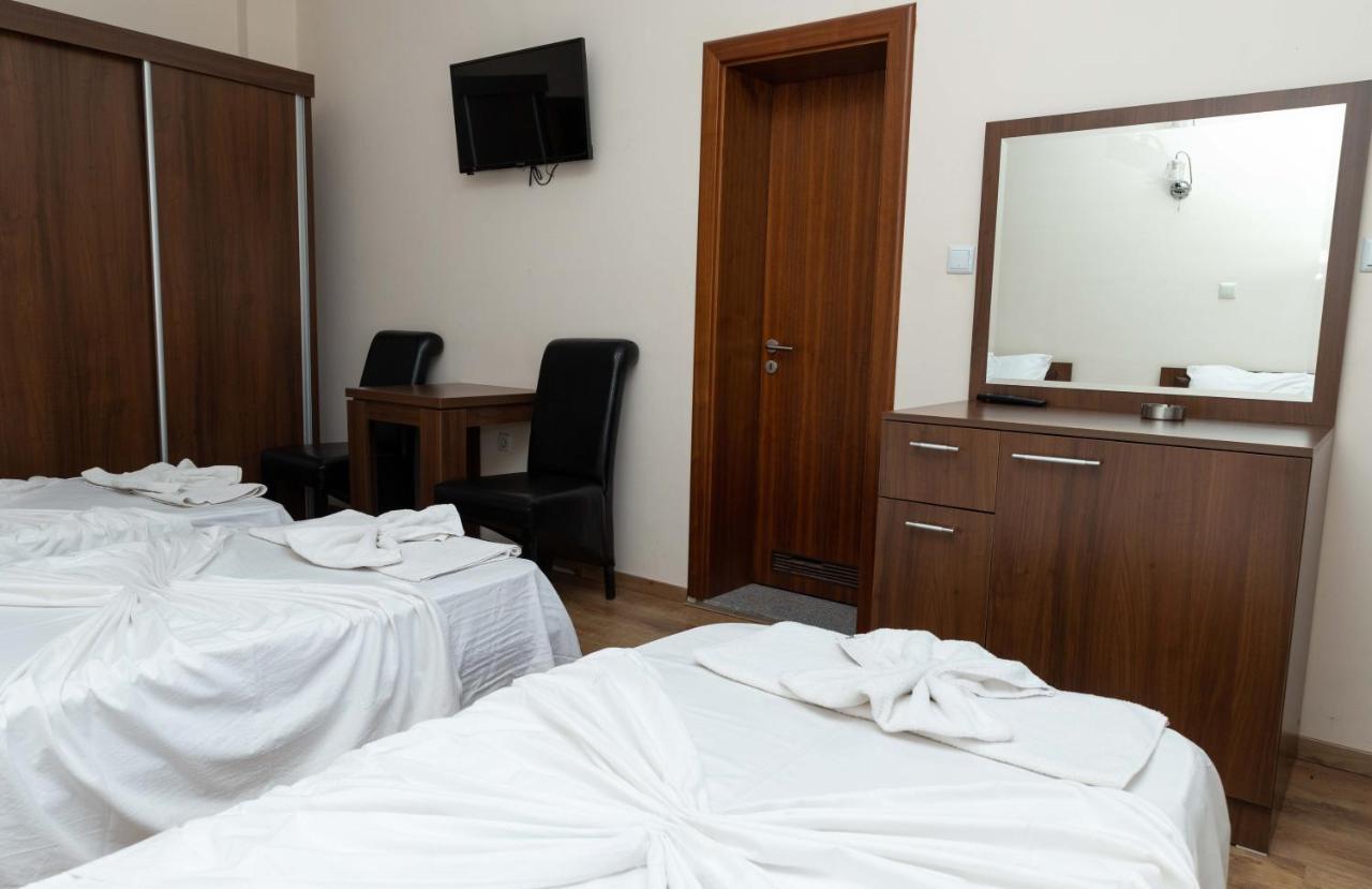 Hotel Leo Peje Buitenkant foto