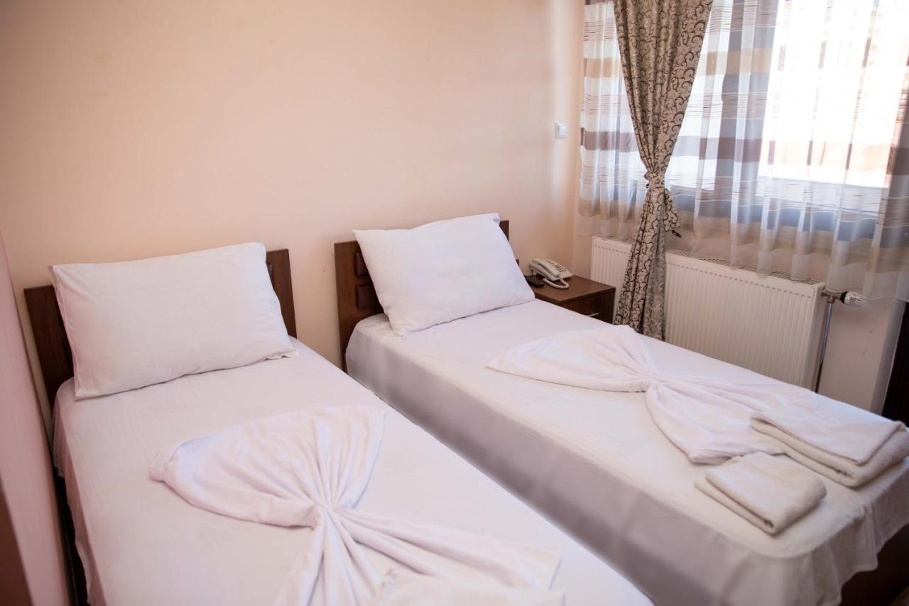 Hotel Leo Peje Buitenkant foto