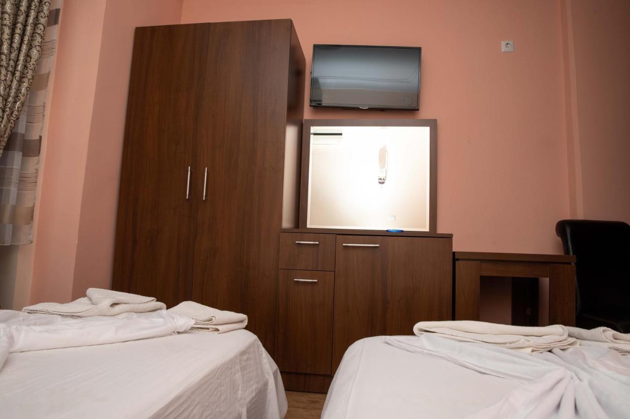 Hotel Leo Peje Buitenkant foto