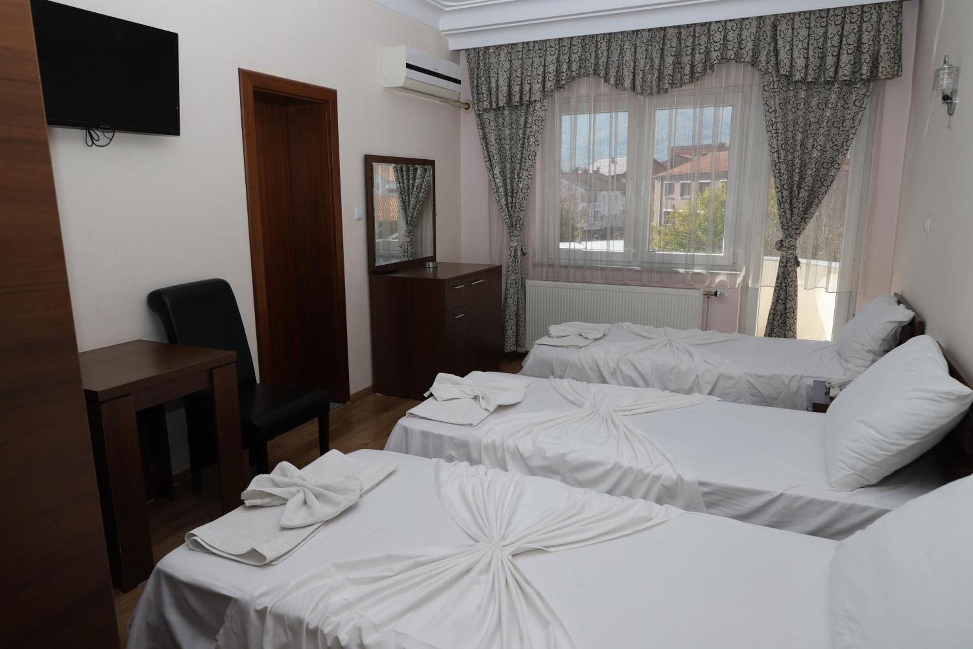 Hotel Leo Peje Buitenkant foto